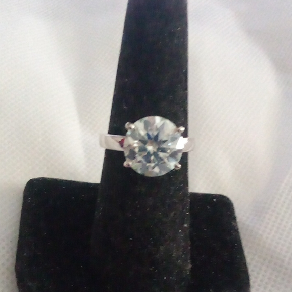 4.12ct BEAUTIFUL DIAMOND SOLITAIRE SET IN SILVER